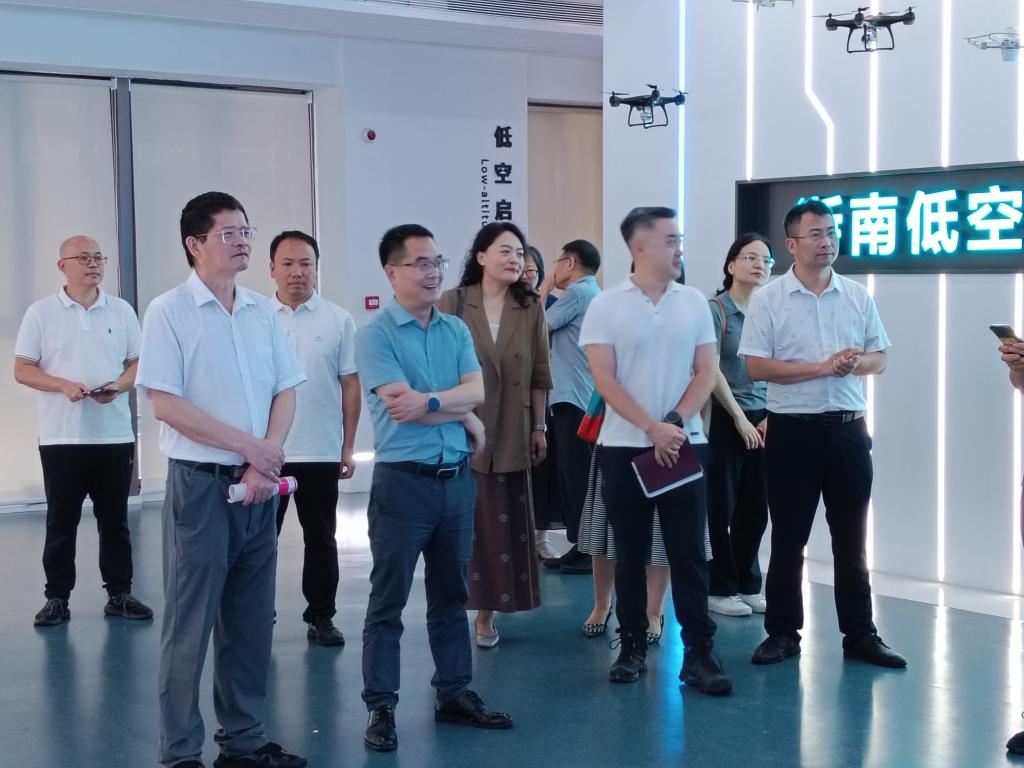 深化產(chǎn)教融合 賦能智慧未來(lái) 浙江工貿(mào)職業(yè)技術(shù)學(xué)院學(xué)術(shù)委員會(huì)赴中國(guó)智能谷與浙南低空飛行服務(wù)中心調(diào)研紀(jì)實(shí)